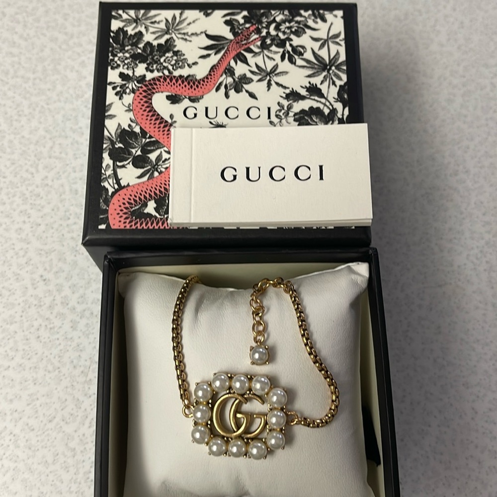 Gucci Pearls Bracelet